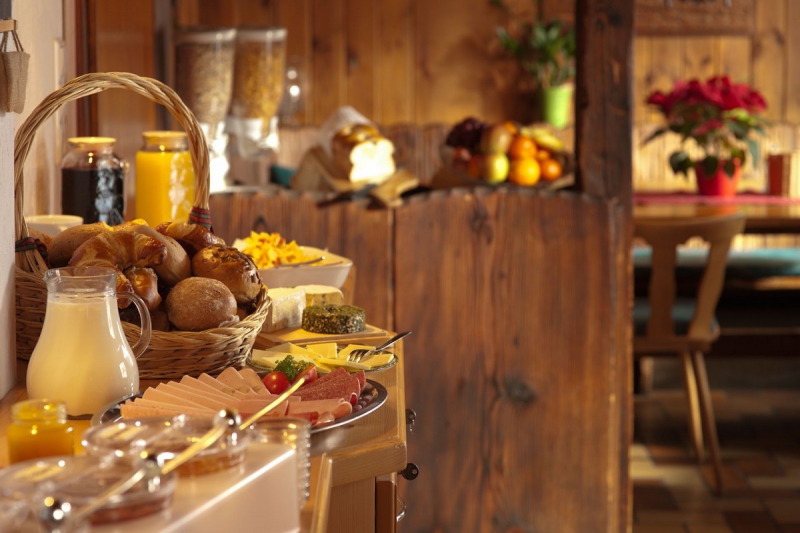 brasserie-CLAVIERS-min_breakfast_buffet_food_restaurant_meal_hotel_plate_fresh-718745